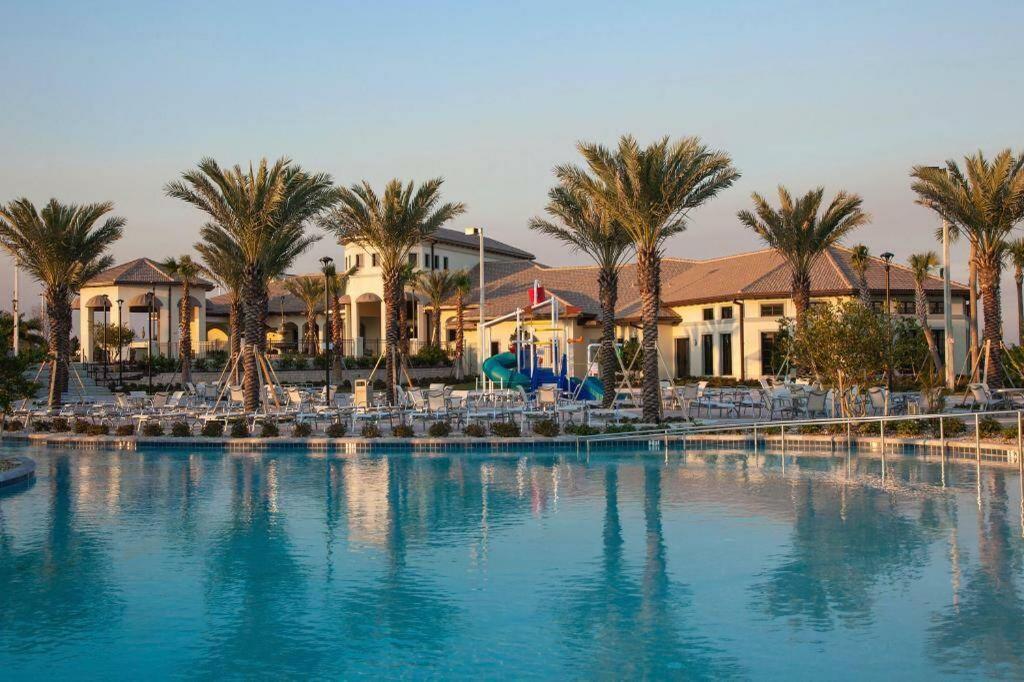 Beautiful 5bedroom Townhome W Water Park Holiday home *