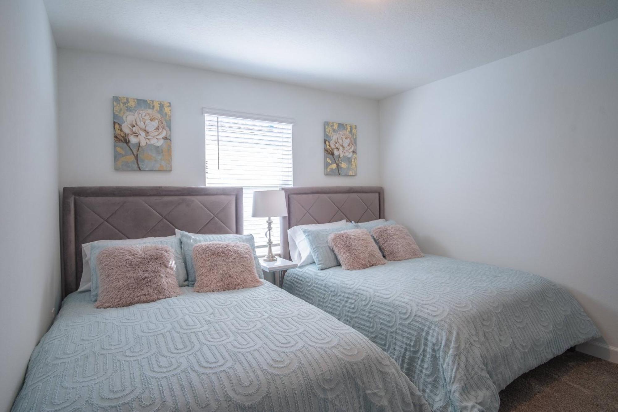 Beautiful 5bedroom Townhome W Water Park Holiday home *